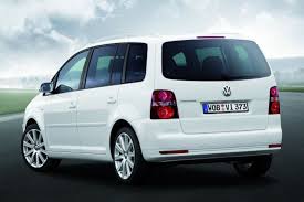 New Volkswagen Touran Mpv Confirmed For Leipzig Auto Show Carscoops Volkswagen Touran Volkswagen Auto