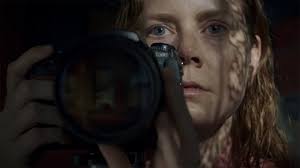 Woman in the window (2021), l to r: The Woman In The Window Review Hitchcockian But With Major Hitches Variety