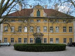 With the success of a toronto reality show, the revival of the broadway musical the sound of music has been selling out tickets for years with its familiar portrayal of love, family and turmoil with some of the most recognized musical singles of all time. Sound Of Music House Salzburg Austria Sound Of Music Tour Sound Of Music House Salzburg Austria