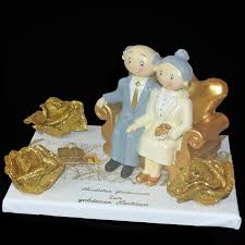 Die goldene hochzeit stellt einen meilenstein im eheleben eines jeden paares dar. Gift To The Golden Wedding Gold Pair On Gift Plate Geschenke Zur Goldenen Hochzeit Goldene Hochzeit Gluckwunsche Zur Goldenen Hochzeit