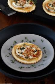 Ziegenkase Tartlet Mit Feigensenf Birne Walnuss Und Honig Emmikochteinfach Rezept Vorspeisen Rezepte Ziegenkase Fingerfood Vorspeisen