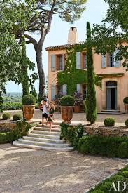 We Are Completely In Love With This Chic Village In The South Of France Mit Bildern Mediterrane Gartengestaltung Toskana Haus Ferienhaus Italien