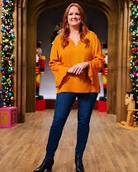 Take one sassy former city girl, her hunky rancher husband and a band of adorable kids, an extended family, cowboys, 3000 wild mustangs, a herd of cattle and one placid basset hound and. Ree Drummond The Pioneer Woman On Twitter Christmas Cookie Challenge Starts On Foodnetwork At 10 Et 9 Ct The Cookies Are Magnificent Side Note As A Former Ballet Dancer I Am Sometimes