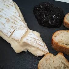 fromagerie leclerc blagnac toulouse brie de meaux et confiture de cerises noires cheese food camembert cheese