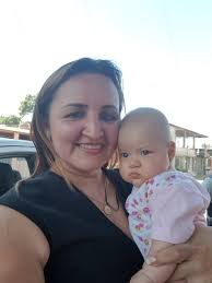 No sólo publico casos y nacimientos... también quiero compartir con uds  alegrías. Esta bebé la saqué prematura de vientre de su mami joven  inconciente entubada y posterior a una convulsión. HOY ME