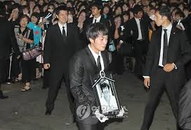 If 10 years pass song seung heon featuring park yong hatribute on yona's10th memorial. Sonata De Invierno Park Yong Ha Recordado Por Kim Hye Soo Kim Hyung Jun Ss501 Decada Suicidio Winter Sonata A Man S Story Park Sol Mi La Republica