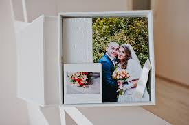 In diesem ratgeber erklären wir ihnen schritt für schritt, wie das potchen mit holzleim oder anderen klebern funktioniert! Fotos Auf Leinwand Kleben Anleitung In 6 Schritten