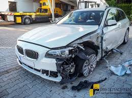 zum gluck wurde hier nur das auto beschadigt unfall gutachter 089gutachtenzwez collision schaden bmw 5er crash damaged munchen unfa vehicles