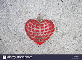 Ideal auch zum airbrushen z.b, mit hautfreundlichen. Rotes Herz Schablone Kunst Auf Einem Burgersteig In San Francisco Kalifornien Usa Liebe Gebrochene Herzen Gebrochene Herzen Stockfotografie Alamy
