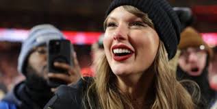Swifties Protect Taylor Swift, Warn Travis Kelce About Hanging Out With Tom  Cruise: 'Keep Scientology Away'