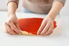 Is there a difference between parchment paper and baking paper?