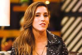 #instagram by @telefe ¡@sole_pastorutti y @holasoylaurita bailaron una hermosa chacarera con kiara y santiago! Soledad Pastorutti Bailo Y Canto Junto A Un Participante En La Voz Argentina Amba 24