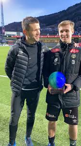 €* 08.05.2002 in.daten und fakten. Sogndal Fotball Gratulera Til Sivert Mannsverk Som Arets Facebook
