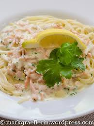 Freitagsfisch Trenette Mit Zitronen Sahne Sauce Und Raucherlachs Geraucherter Lachs Lachs Sahne Sosse Lachs Mit Sahnesauce