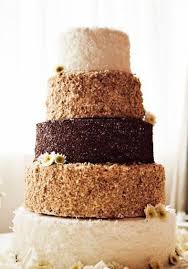 Mehrstockige Torte Mit Nuss Schoko Kokos Hochzeitstorte Winter Tortendesign Hochzeitstorte Fotos