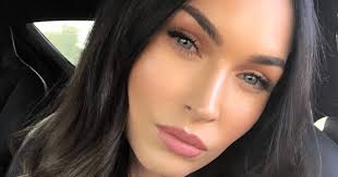 Here are our cliffsnotes to her fox takes a modern approach to '40s glamour. Megan Fox Eyeliner How To Makeup Artist Tip