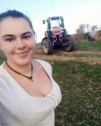 1 yr 6 months of ownership and still love it, slowly been adding small  touches would love to add some colour coded vented sideskirts, anybody any  ideas where 1 can source them