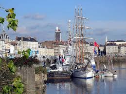 Cartes, études, livres, documents en ligne sur l'histoire, le patrimoine, les traditions de nantes. Nantes Wikipedia