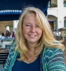 Lisa Dickman's Instagram, Twitter & Facebook