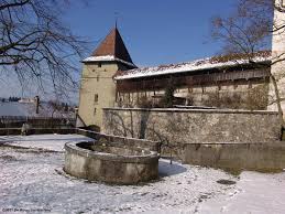Erlebe die geschichte der zähringer hautnah. Schloss Burgdorf Ziehbrunnen Mapio Net