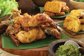Resep ayam geprek salted egg. Ayam Geprek Ayam Penyet Dan Ayam Gepuk Apa Bedanya Halaman All Kompas Com
