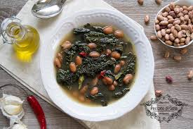 L'abbinamento cavolo nero e cannellini è ottimo, infatti il sapore dolce e delicato dei fagioli bianchi si 1. Zuppa Di Cavolo Nero E Fagioli Peccato Di Gola