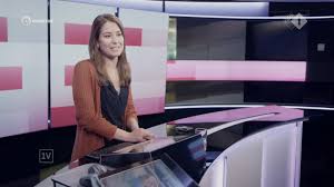 Nieuwslezeres amber brantsen (30) werd zichtbaar onwel en klampte zich aan de nieuwsdesk vast. Amber Brantsen De Zomer Van Amber Brantsen In Eenvandaag Nieuwe Nos Journaal Presentatrice Nieuwslezeres Vanaf 7 Augustus 2017 Op Npo1