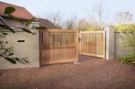 A leroy merlin é especialista na venda de artigos de bricolage, construção, decoração e jardim, com uma grande variedade de produtos e soluções para a sua casa aos melhores preços, com um atendimento personalizado e um vasto conjunto de serviços. Un Portail Battant En Bois Moderne Et Ajoure Leroy Merlin