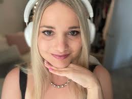 Holly Fine (@holleeze) • Instagram photos and videos