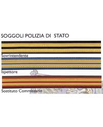 In particolare, come si legge nel capo d'imputazione, l'uomo era stato in particolare, come si legge nel capo d'imputazione, l'uomo era stato trovato in possesso di un portadocumenti con placca color oro recante la scritta. Soggolo Polizia Di Stato