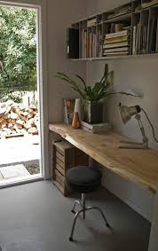Les Meubles En Bois Brut Sont Une Jolie Touche Nature Pour L Interieur Archzine Fr Meuble Bois Brut Mobilier De Salon Bureau Bois