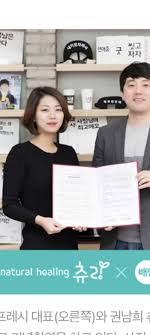 이동철 kb국민카드 사장 (오른쪽부터)과 권남희 머지플러스 대표, 홍성하 머지서포터 대표는 7일 서울 내수동 kb국민카드 본사에서. Ol9vvev Bk8v0m