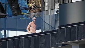 Ronaldos luxus haus auf dem turiner hugel der reichen blick. Schreckmoment Einbrecher Gelangt In Ronaldos Luxus Villa Serie A Sportnews Bz