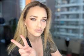 Y es que la joven publicó en su cuenta de instagram las consecuencias que dejan en su cuerpo la enfermedad autoinmune que arrastra por años. Daniela Nicolas Confeso Que Fue Victima De Bullying Por Su Enfermedad