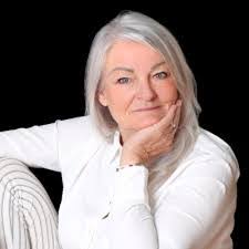 Samantha Lepine's Instagram, Twitter & Facebook