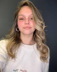 Stephanie Araujo's Instagram, Twitter & Facebook