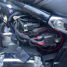 ハーレーM8ソフテイルのヒューズ交換(パーツ取り付け) - ハーレーカスタムガイド