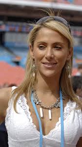 La conductora deportiva de televisión azteca, inés sainz, publicó una fotografía en su cuenta de instagram donde hace publicidad a una marca deportiva, sin embargo las opiniones se divieron. Las Mejores Fotos De Ines Sainz Gallo