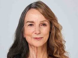 دمج صور بنات بصور أمهاتهن لإثبات ان الفتاة ستشابه أمها صورة ٣