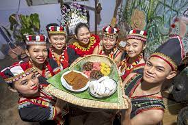 Komputer merupakan alat elektronik yang memiliki pembaruan berbentuk gawainya. Less Fanfare But Gawai Joyously Celebrated The Star