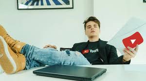 Oct 29, 2020 · potrivit youtube, partenerii săi au mai multe modalități de a câștiga bani cu ajutorul următoarelor funcții: CaÈ›i Bani A CaÈ™tigat Selly Cel Mai Mult Intr O LunÄƒ Din Youtube Celebrul