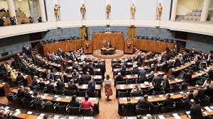 Parties must receive 4% of the national vote to receive seats in the parliament. Riksdagen Stiftar Lagarna