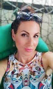 Elena Reul's Instagram, Twitter & Facebook