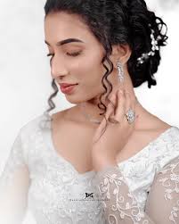 wedding In frame @so_ya__so 💞 @rajeev.bhaskar.90 Book your shoots 📞  7012371159 📸@laneesh_kanchanam @kanchanamphotography . . . . .  #savethedatephotoshoot #keralawomen #kerala #keralawedding #keralabride  #wedding #bride #weddingphotography ...