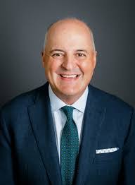 Benjamin Mingle's Instagram, Twitter & Facebook