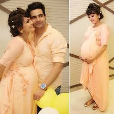 Yeh rishta kya kehlata hai actor karan mehra and his wife nisha rawal welcomed their fans — in hordes — liked the photo, and congratulated the couple on becoming parents. à¤Ÿ à¤µ à¤à¤• à¤Ÿà¤° à¤•à¤°à¤£ à¤¬à¤¨ à¤ª à¤ª à¤‡ à¤¸ à¤Ÿ à¤— à¤° à¤® à¤ªà¤° à¤¶ à¤¯à¤° à¤• à¤¤à¤¸ à¤µ à¤° Karan Mehra And Wife Nisha Rawal Welcome First Baby Nari Punjab Kesari
