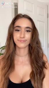 Natalie Akroush's Instagram, Twitter & Facebook