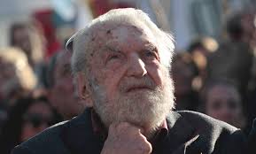 Política. Osvaldo Bayer: “Creo que el Gobierno de Macri va a durar muy poco”