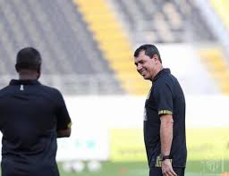 فابيو كاريلي يطالب إدارة الاتحاد بالتعاقد مع البرازيلي جوستافو سكاربا العام الماضي كان الأفضل لسكاربا بمشاركته في 47 مباراة سجل خلالها 13 هدفًا وصنع 7 وكان هدّافًا للفريق في هذا الموسم إلى جانب دودو. ÙƒØ§Ø±ÙŠÙ„ÙŠ Ù‡Ø¯ÙÙ†Ø§ Ø¥Ø¹Ø§Ø¯Ø© Ø§Ø³Ù… Ù†Ø§Ø¯ÙŠ Ø§Ù„Ø§ØªØ­Ø§Ø¯ Ù„Ù…ÙƒØ§Ù†Ù‡ Ø§Ù„Ø·Ø¨ÙŠØ¹ÙŠ ØµØ­ÙŠÙØ© Ø§Ù„Ù…ÙˆØ§Ø·Ù† Ø§Ù„Ø¥Ù„ÙƒØªØ±ÙˆÙ†ÙŠØ©