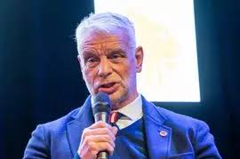 Ross Wallace reveals shocking comment about ex-Sheffield Wednesday boss  Carlos Carvalhal's exit